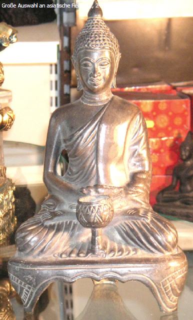 Sitzender Buddha aus Thailand